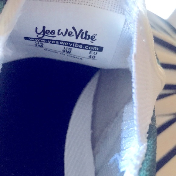 70’s inspired Canvas Slip-On Sneaker YES WE VIBE - Picture 3 of 6